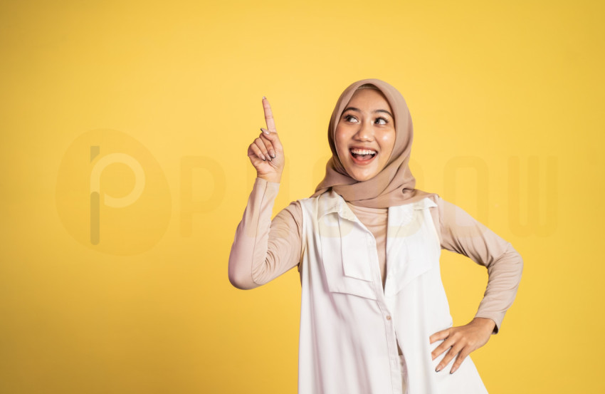 Free Image | Attractive Smiling Hijab Woman with Finger Pointing up Hand Gesture